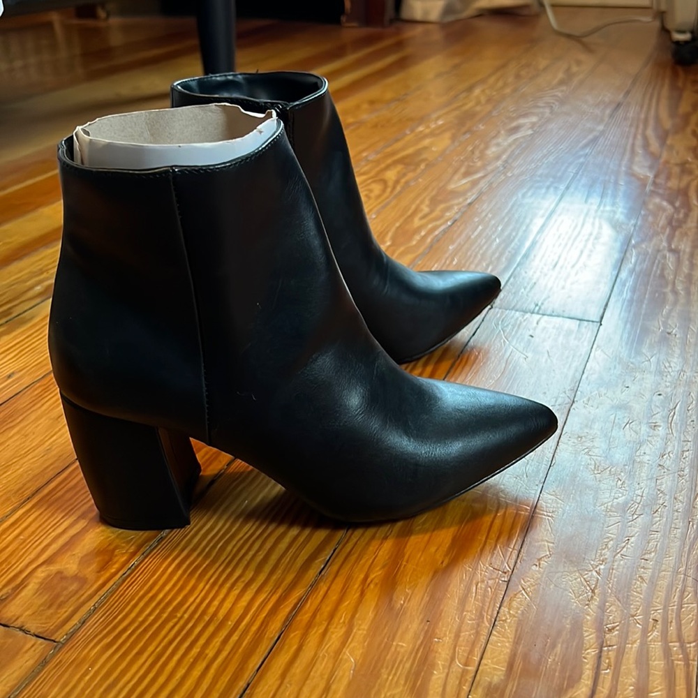 NWT Serra black booties, size 8!